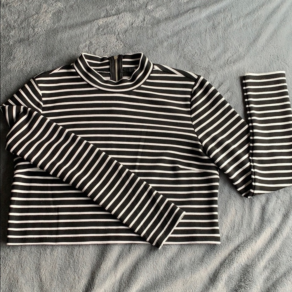 mock neck cropped long sleeve